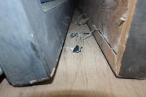 Schadensbild: deplatzierte Malschichtschollen
